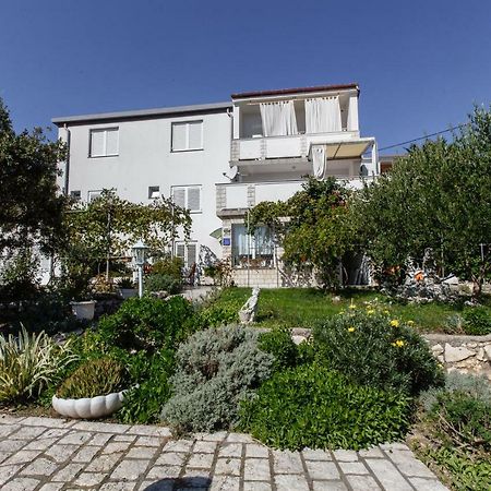 Apartments Maris Rab Town Bagian luar foto