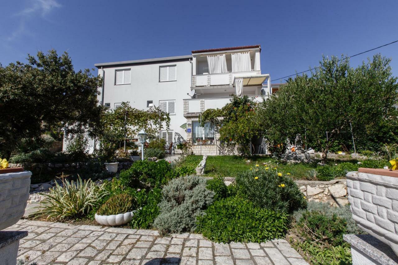 Apartments Maris Rab Town Bagian luar foto