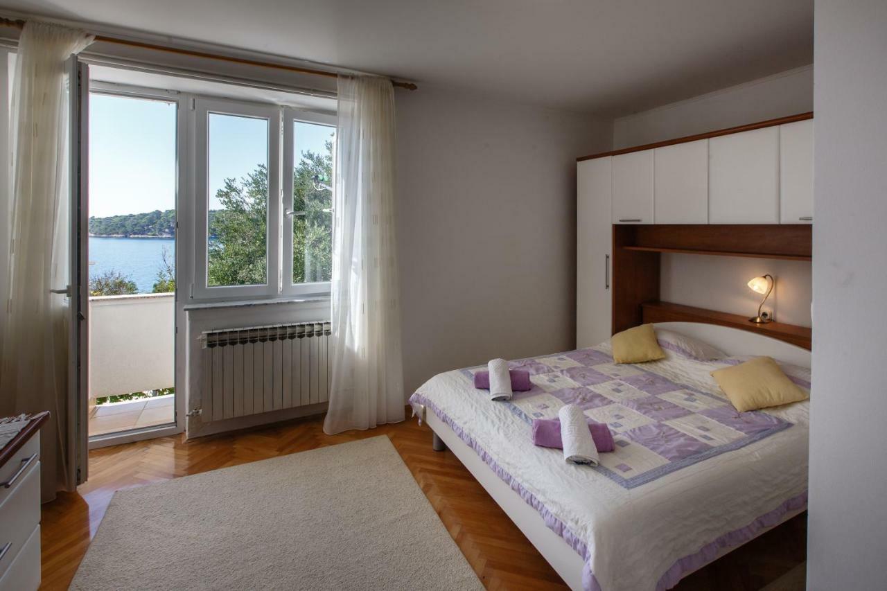 Apartments Maris Rab Town Bagian luar foto