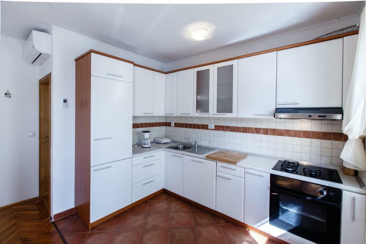 Apartments Maris Rab Town Bagian luar foto