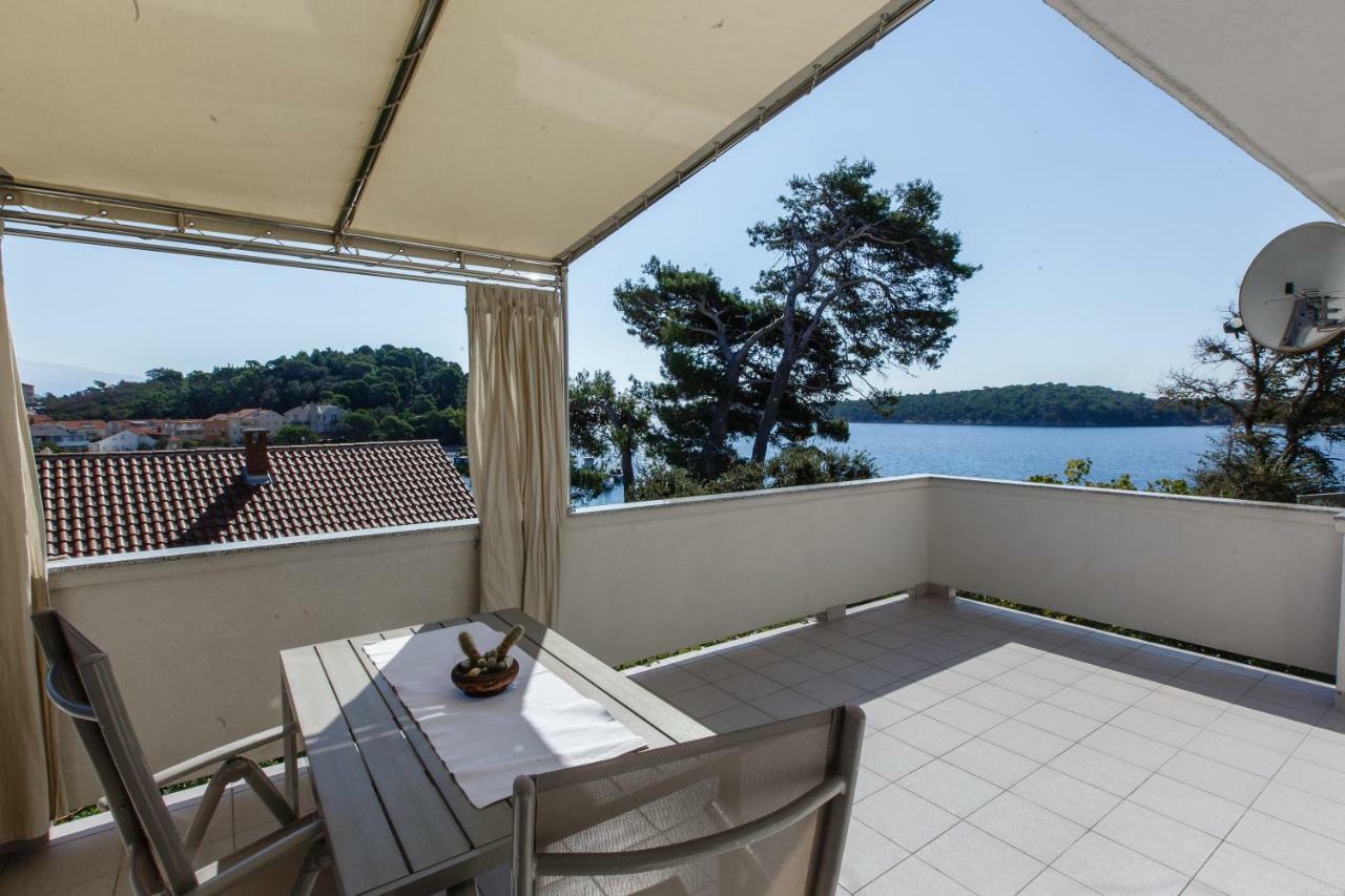 Apartments Maris Rab Town Bagian luar foto