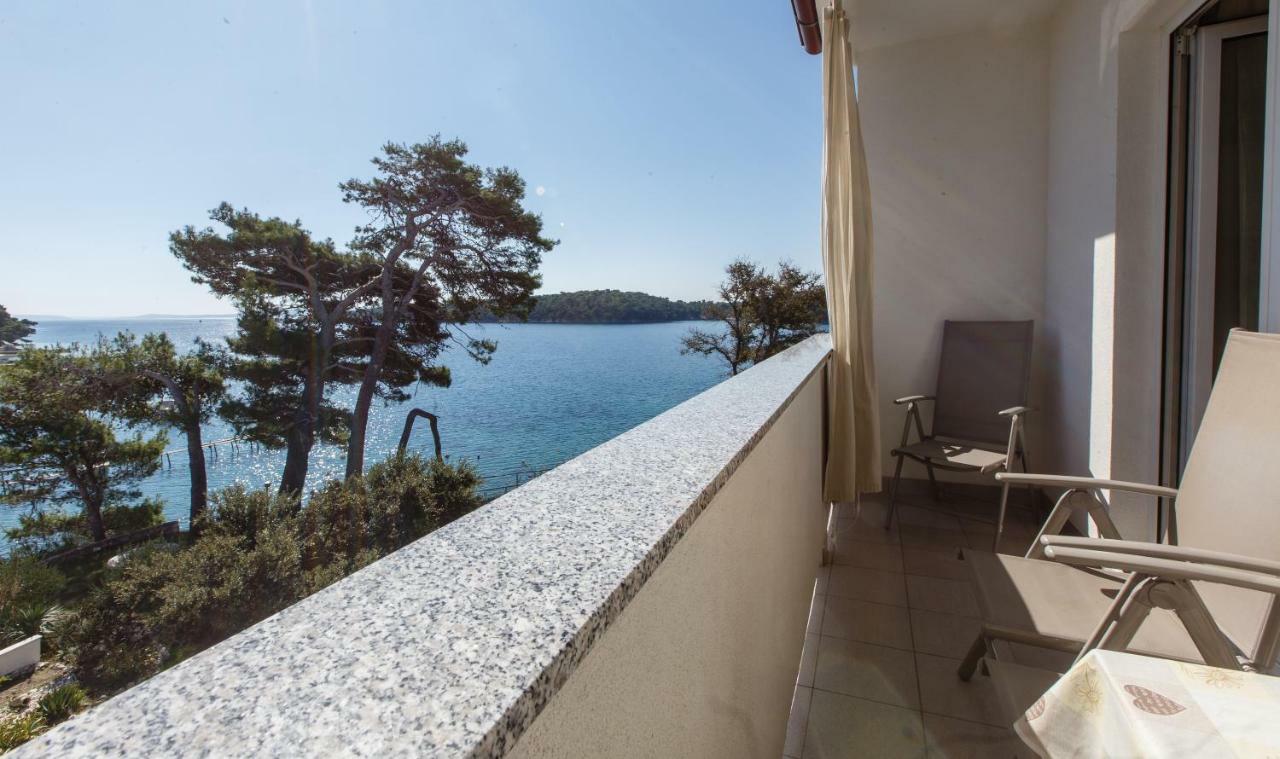 Apartments Maris Rab Town Bagian luar foto