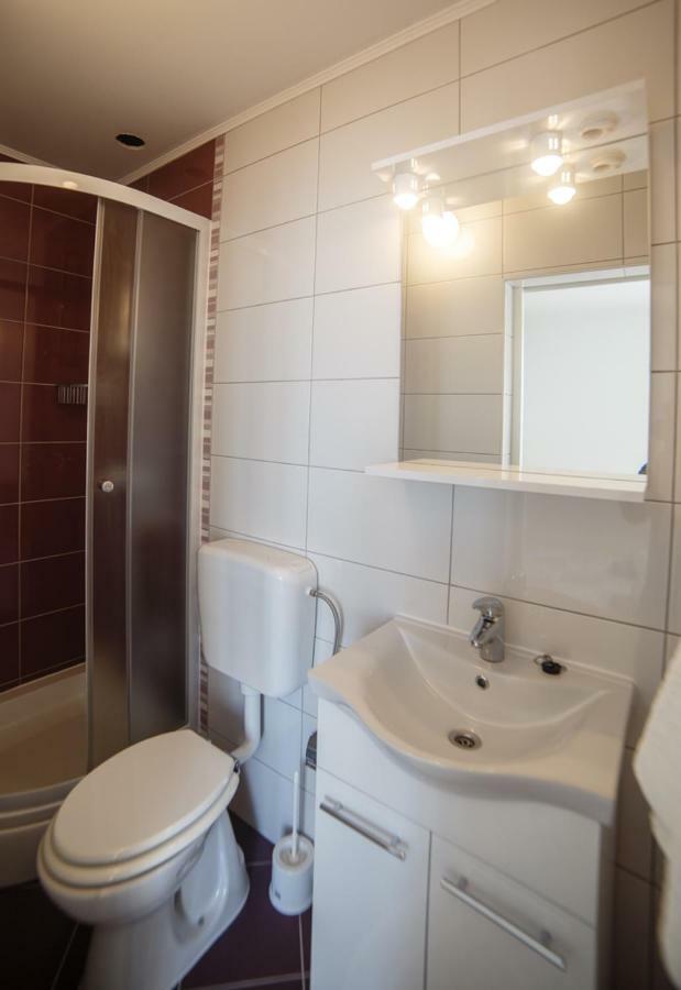 Apartments Maris Rab Town Bagian luar foto