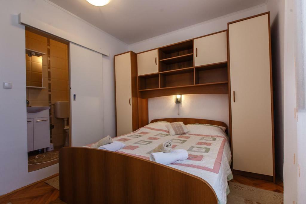 Apartments Maris Rab Town Bagian luar foto