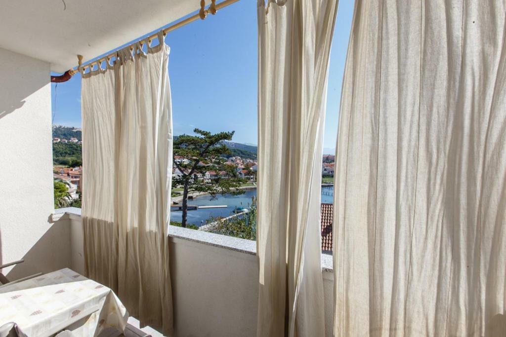 Apartments Maris Rab Town Bagian luar foto